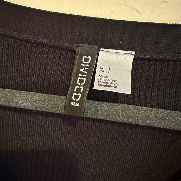 H&M Ribbed Button Front Top - Picture 3 of 3